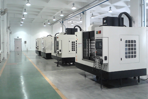 精密加工設備：數控銑床